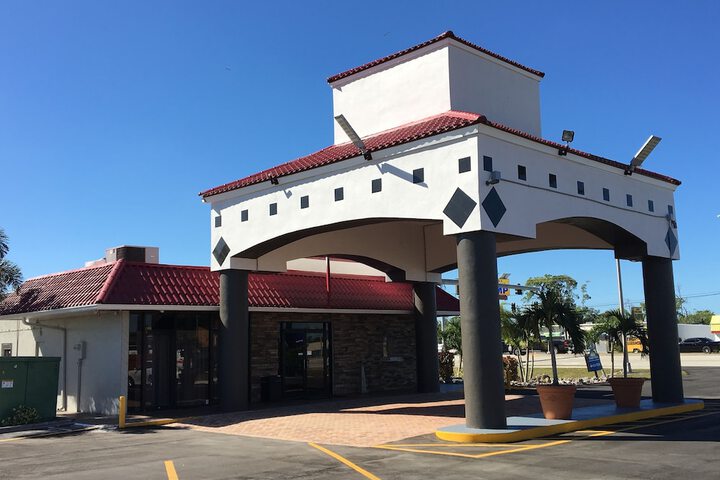 Days Inn By Wyndham Fort Myers - thumb 1