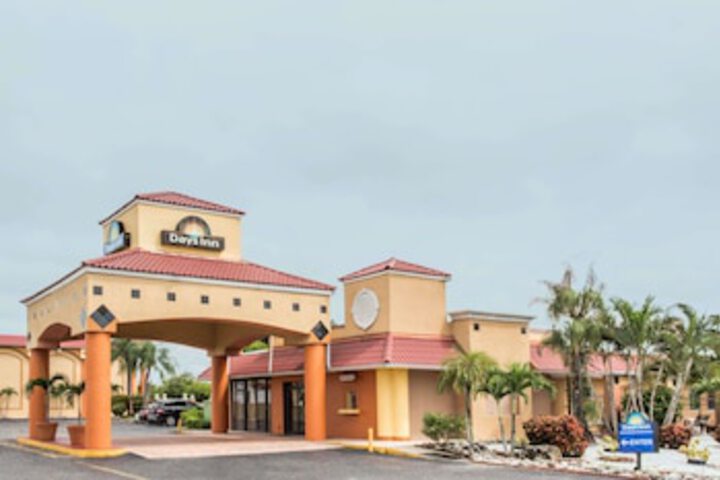 Days Inn By Wyndham Fort Myers - thumb 0