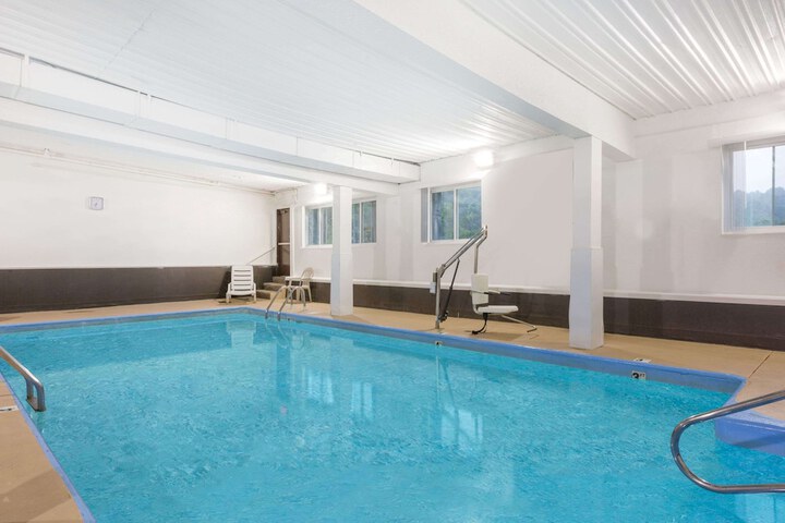 Days Inn & Suites By Wyndham Bridgeport - Clarksburg - thumb 1