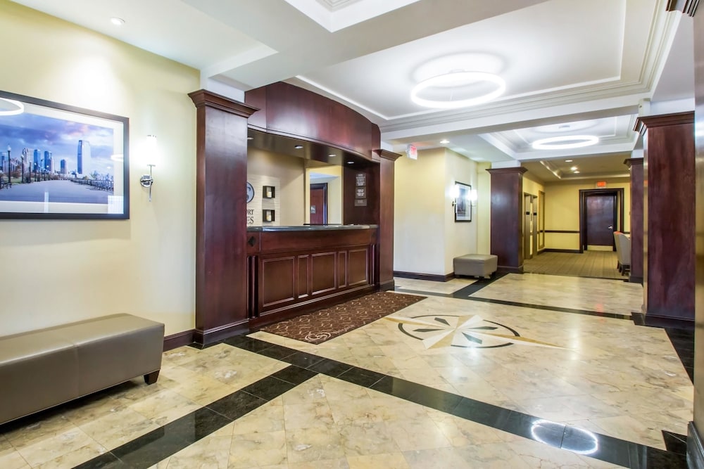 Comfort Suites At Woodbridge - thumb 4