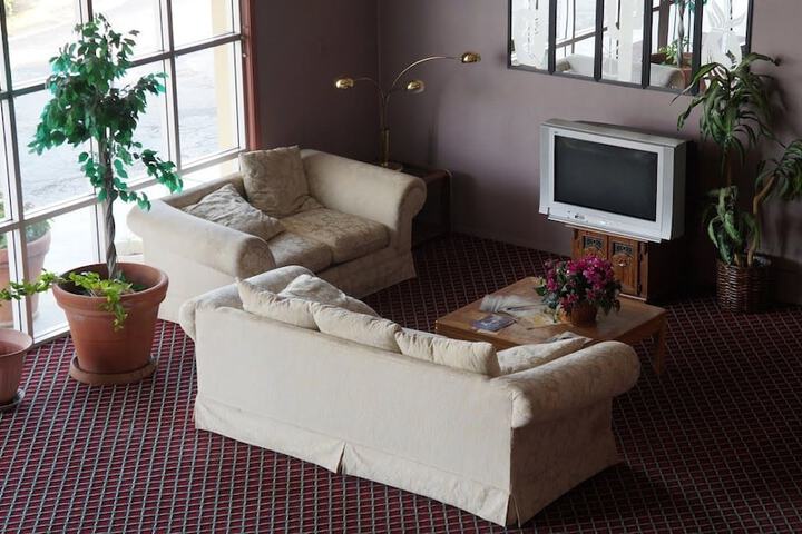 Travelers Inn - thumb 5