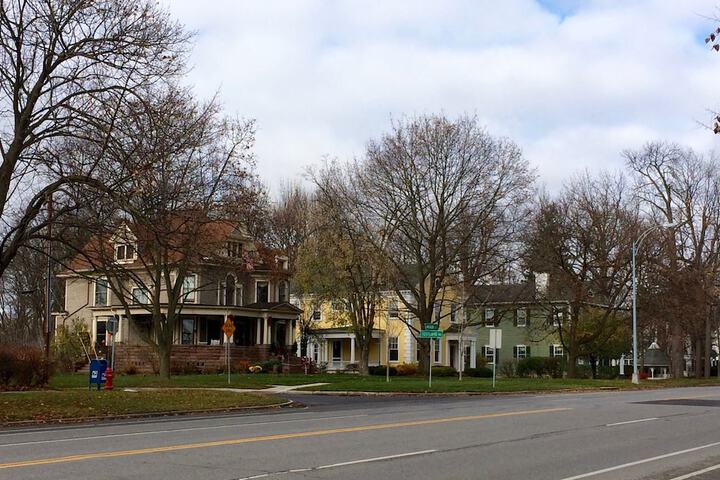 B&B At Oliver Phelps - thumb 1