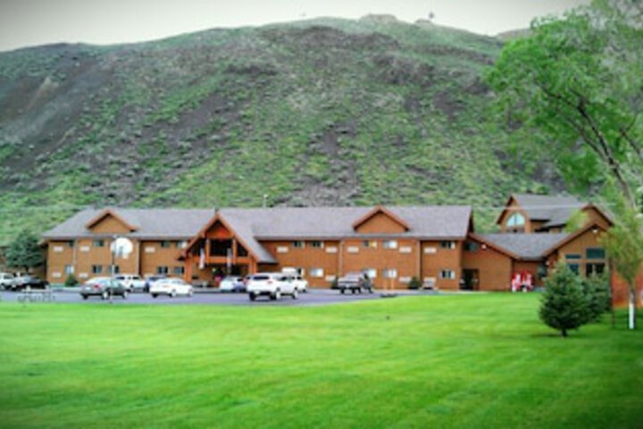 Yellowstone Village Inn And Suites - thumb 0