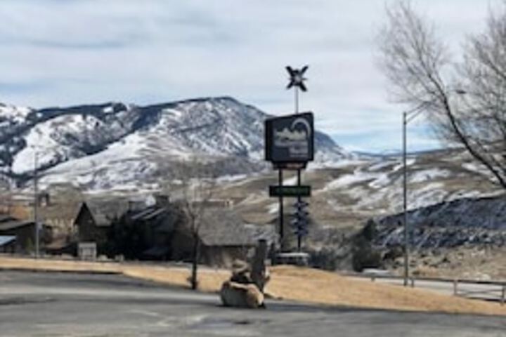 Yellowstone Village Inn And Suites - thumb 3