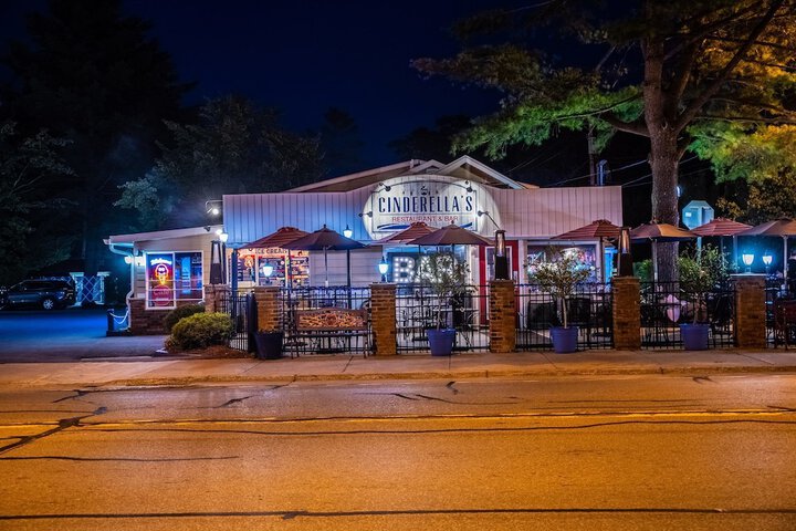 Carbone's Beachside Suites - thumb 1