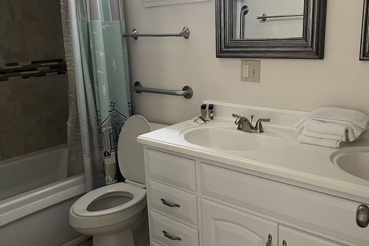 Carbone's Beachside Suites - thumb 4