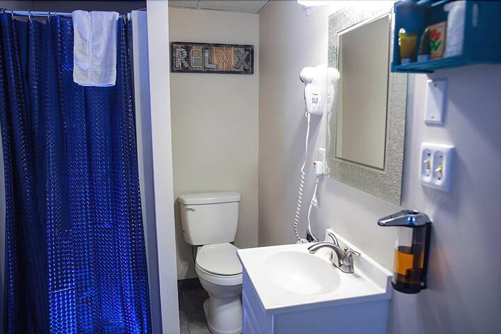 Carbone's Beachside Suites - thumb 2