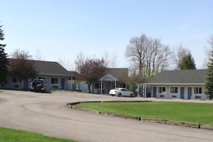 Dollinger's Motor Inn - thumb 0