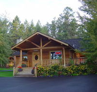 Somers Bay Log Cabin lodging - Students Accommodation