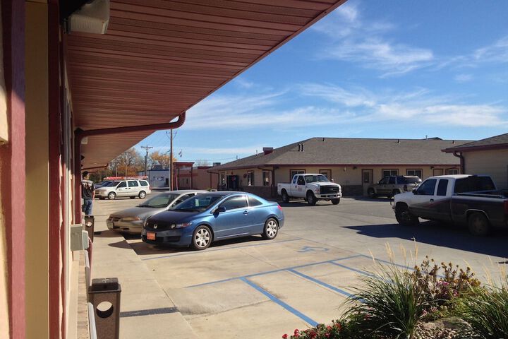 Bismarck Motor Motel - thumb 4