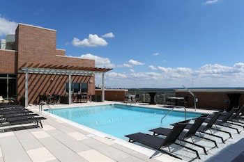 Global Luxury Suites At Woodmont Triangle North - thumb 0