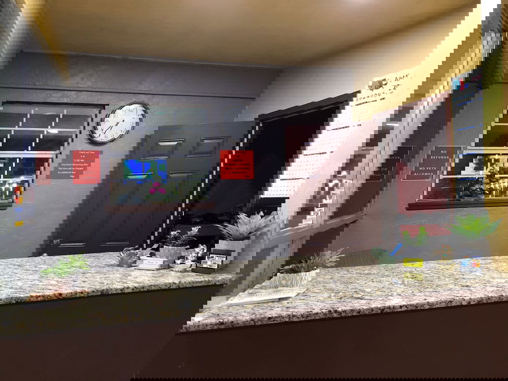 Budget Inn - thumb 3