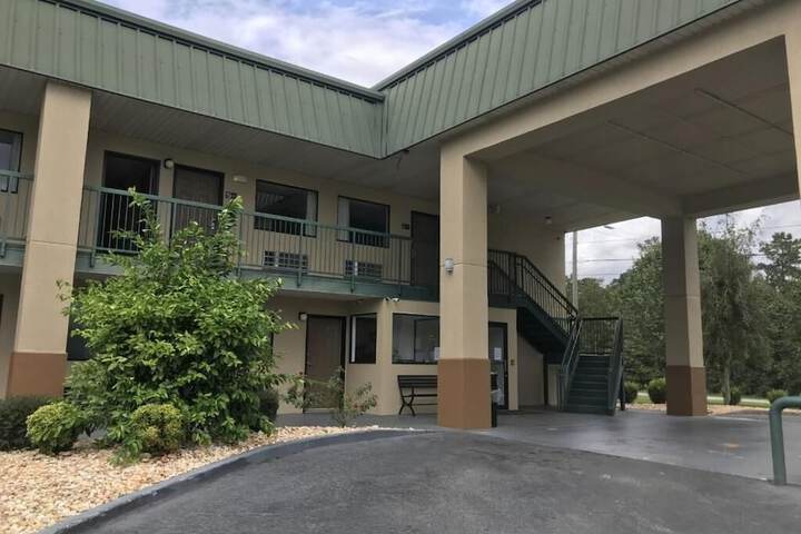 Western Motel - thumb 1