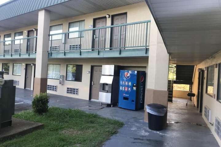 Western Motel - thumb 6