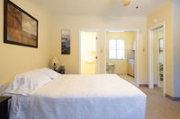 Mar Bay Motel Suites