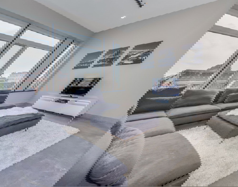 Deedee's Apartments - Lofts At Grove - thumb 3