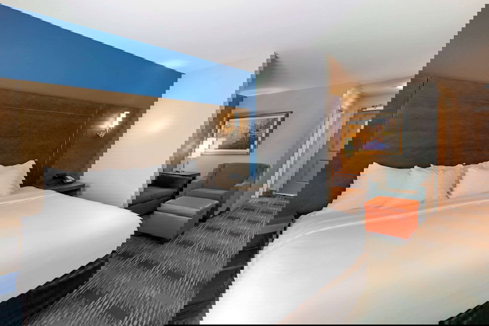 Comfort Inn & Suites - thumb 6