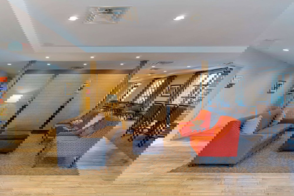 Comfort Inn & Suites - thumb 3