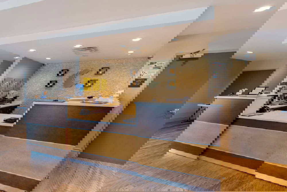 Comfort Inn & Suites - thumb 5