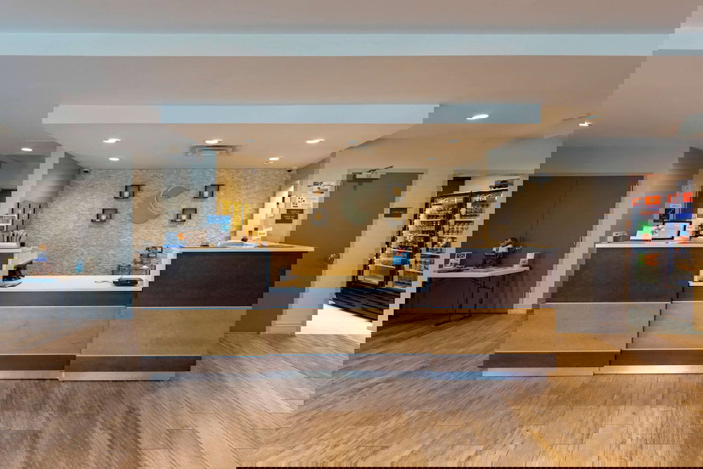 Comfort Inn & Suites - thumb 4