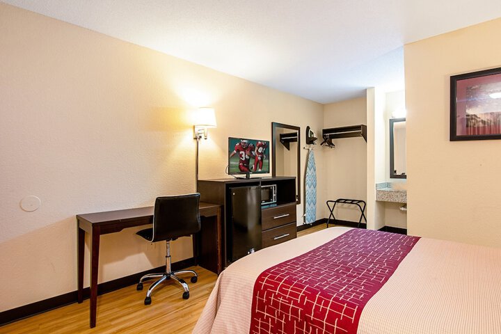 Red Roof Inn Needles - thumb 7