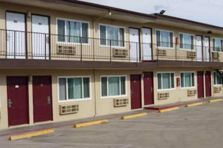 Red Roof Inn Needles - thumb 0