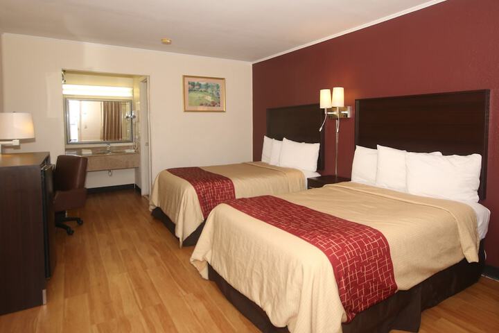 Red Roof Inn Needles - thumb 2