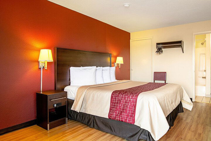 Red Roof Inn Needles - thumb 6