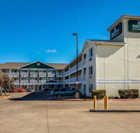 HomeTowne Studios by Red Roof Austin - Tourism Bookings