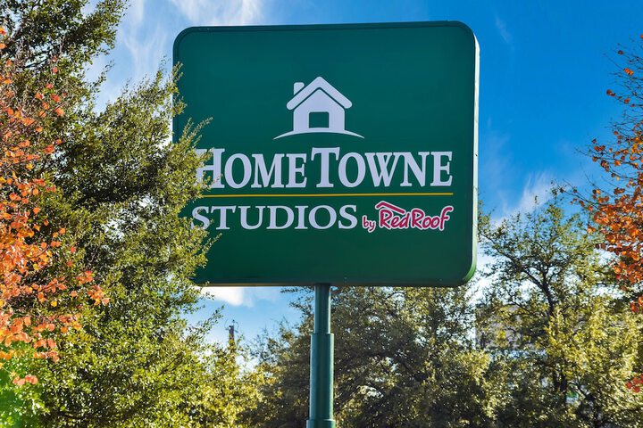HomeTowne Studios By Red Roof Dallas - North Addison/Tollway - thumb 4