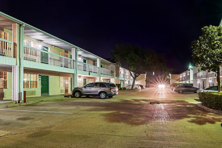 HomeTowne Studios By Red Roof Dallas - North Addison/Tollway - thumb 1