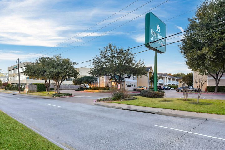 HomeTowne Studios By Red Roof Dallas - North Addison/Tollway - thumb 3
