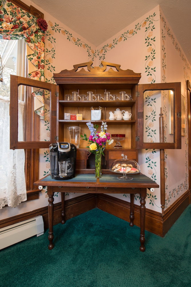 Sutherland House Victorian Bed & Breakfast - thumb 4