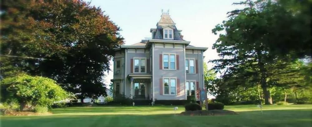 Sutherland House Victorian Bed & Breakfast - thumb 0