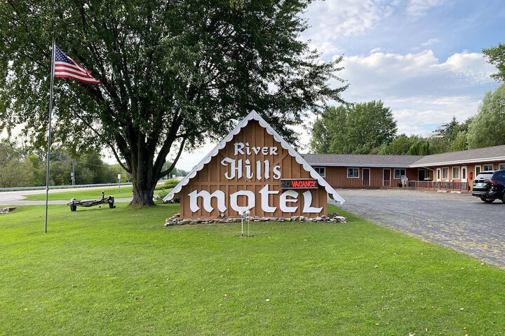 The River Hills Motel - thumb 1