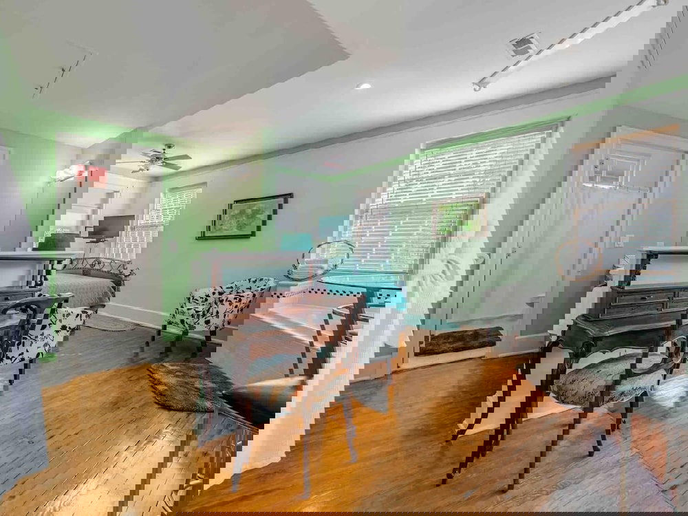 Front Street Inn - thumb 5