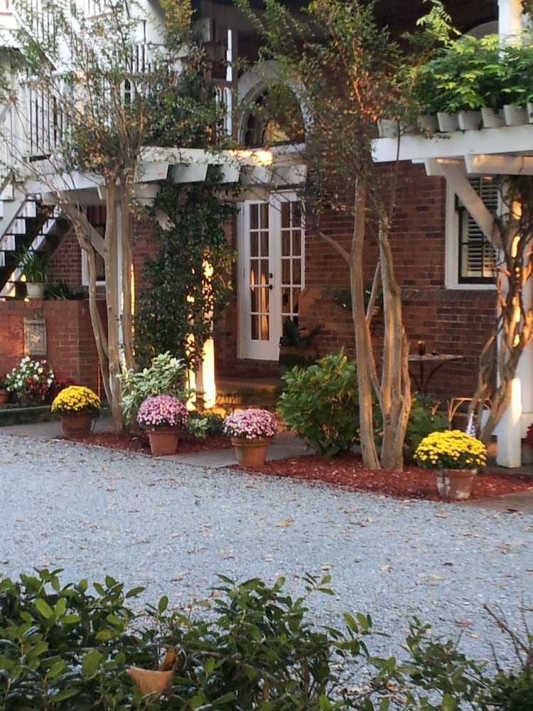 Front Street Inn - thumb 0