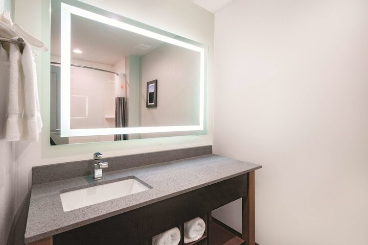 La Quinta Inn & Suites By Wyndham Cleveland TN - thumb 7