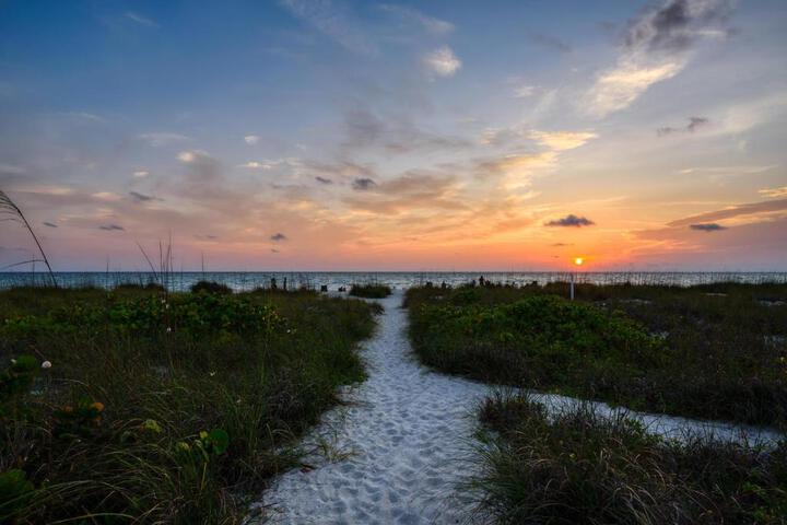 Suntan Terrace - thumb 2