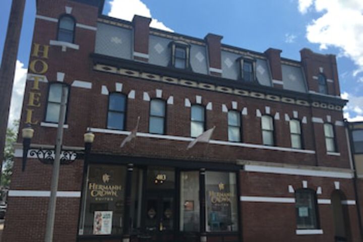 Hermann Crown Suites - thumb 0