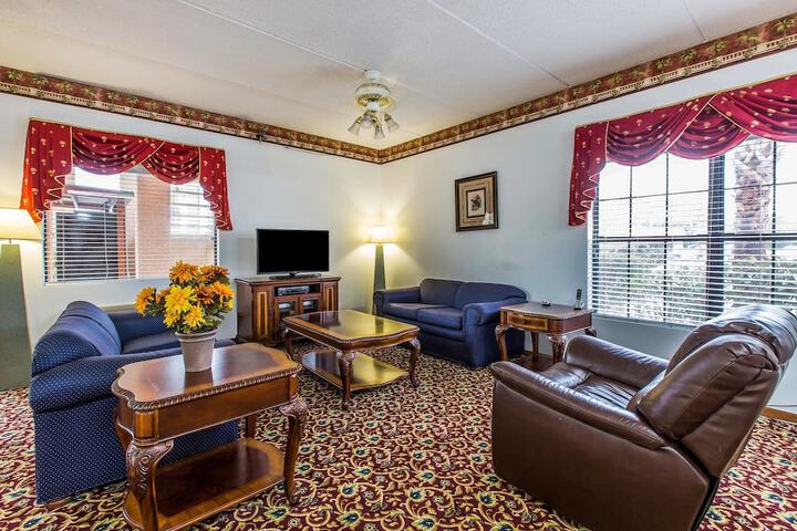 Econo Lodge Inn & Suites - thumb 7