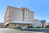 Quality Inn  Suites Oceanblock