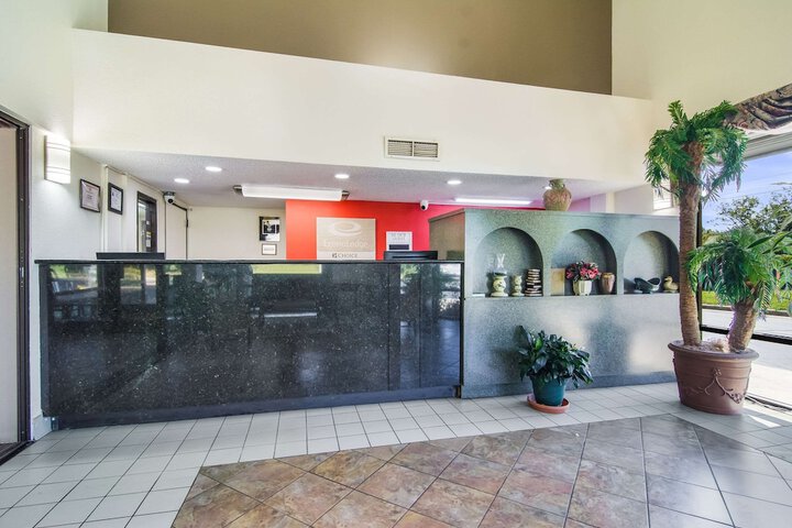 Econo Lodge South - thumb 4