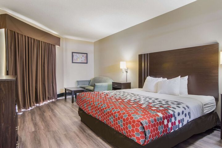 Econo Lodge South - thumb 6