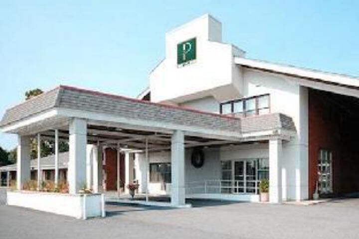 Poughkeepsie Inn - thumb 0