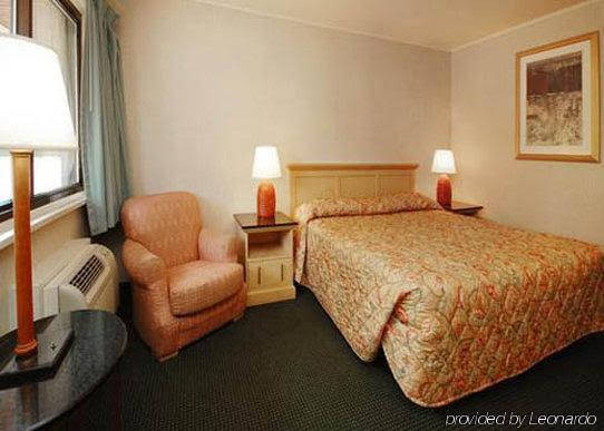 Poughkeepsie Inn - thumb 1