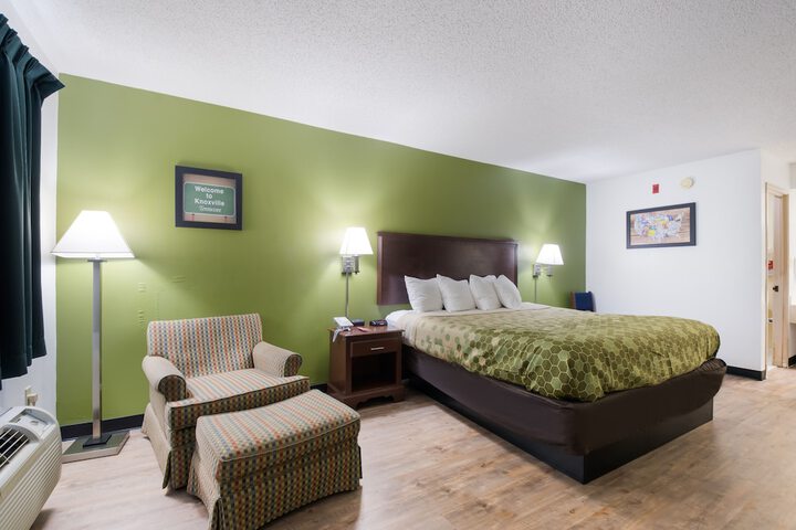 Econo Lodge Inn & Suites East - thumb 5