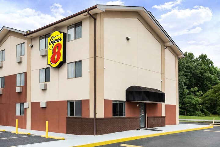 Super 8 By Wyndham Chester/Richmond Area - thumb 1
