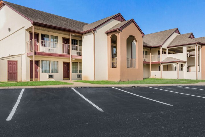 Red Roof Inn Cadiz - thumb 3