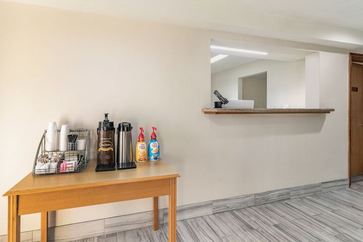 Red Roof Inn Cadiz - thumb 7